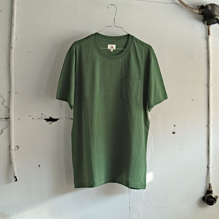 T-shirt "Pocket Tee" T-shirt "Pocket Tee"